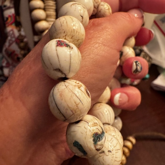 Antique White Conch with Turquoise and Coral inlay Beaded Necklace - Picture 3 of 6